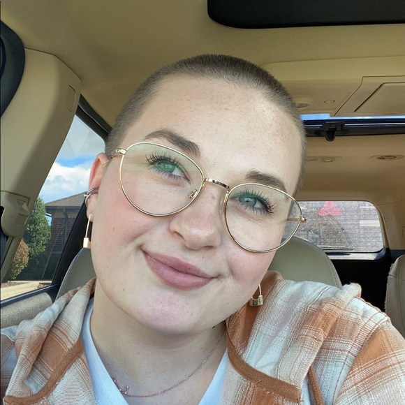 Meet your Posher, Macy - Picture 1 of 1